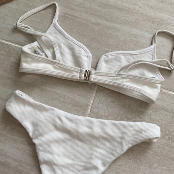 Size small bikini - Picture 4 of 5